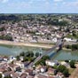 La Réole et la Garonne : Vue générale. L'histoire de la Réole s'écrit dès le début de l'ère chrétienne, puisque c'est sur le site d'une villa gallo-romaine qu'a été bâti, sous Charlemagne, le prieuré à l'origine de la ville.